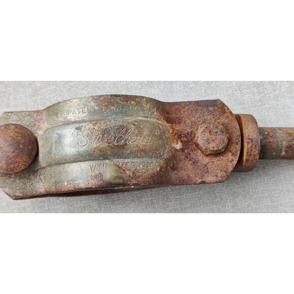 1 Vintage WYNN Stealhead Boat Oar Lock-Has Patina or Surface Rust - Picture 6 of 9